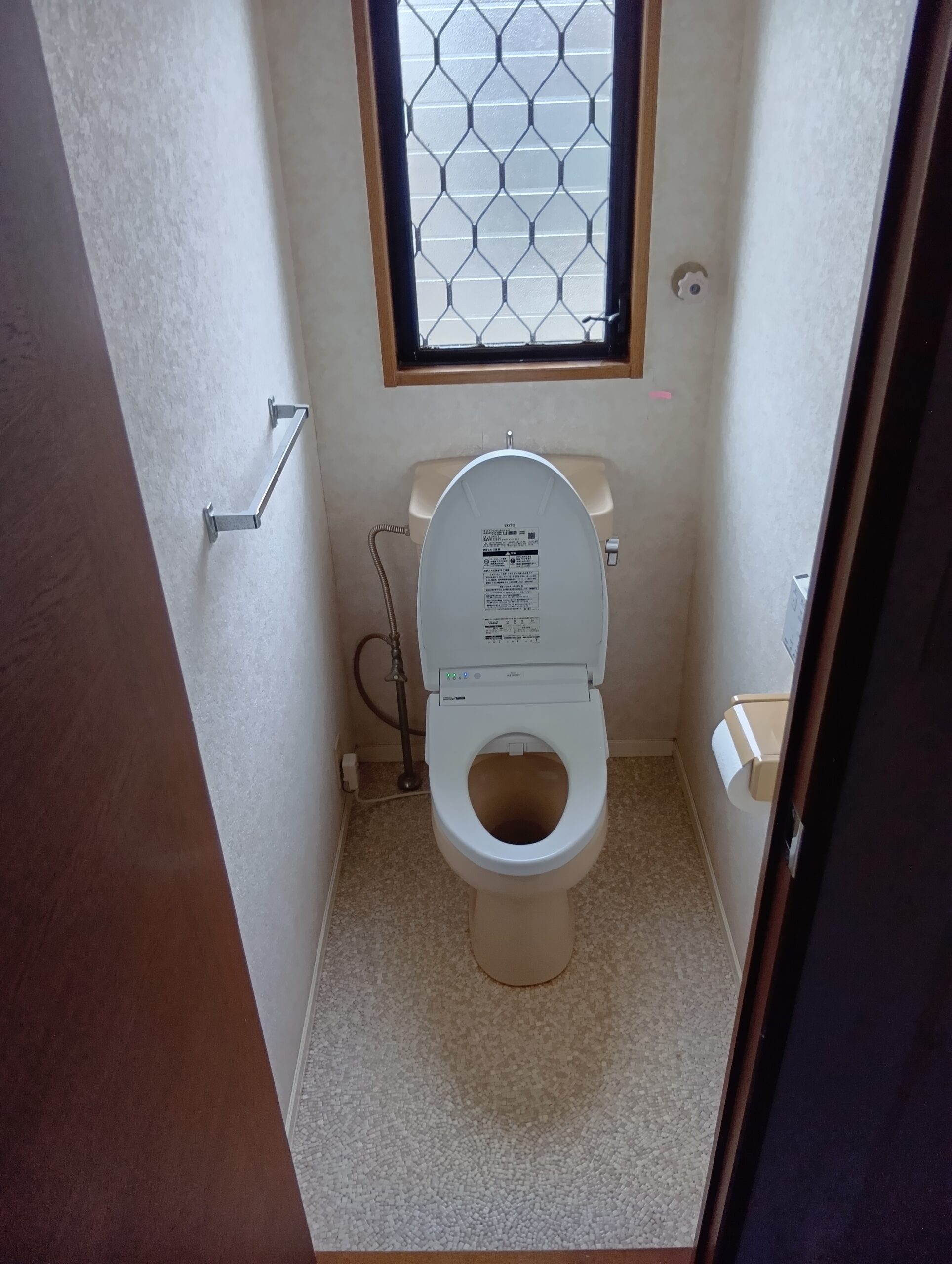 石巻市1階のトイレ交換前の古い便器（施工前）